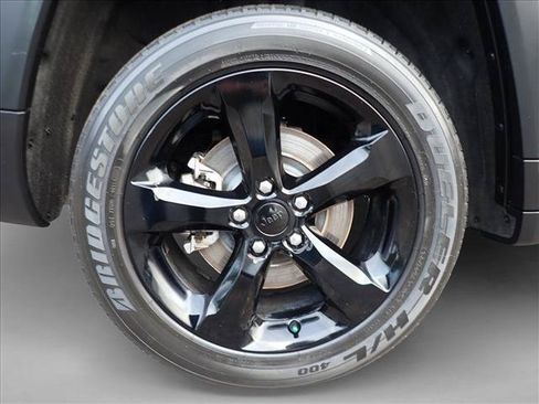 Used 2024 Jeep Grand Cherokee L Laredo AWD/4WD image 7
