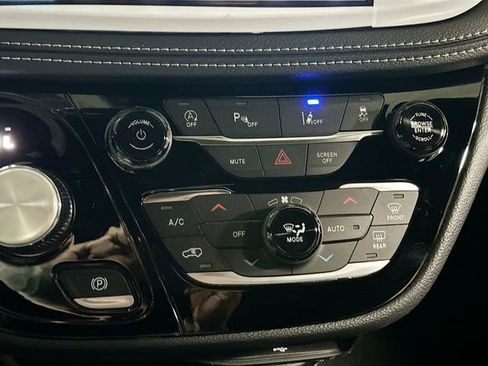 New 2026 Chrysler Pacifica Select image 16