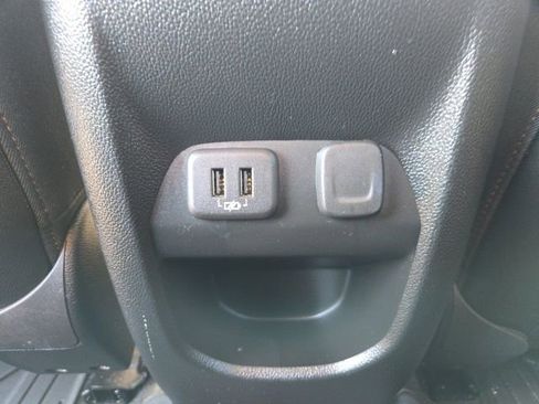 Used 2022 GMC Canyon AT4 image 19