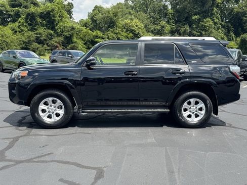 Used 2018 Toyota 4Runner SR5 Premium image 4