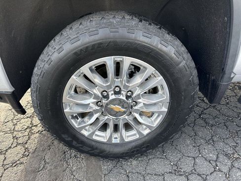 Certified 2021 Chevrolet Silverado 3500 High Country w/ Z71 Off-Road Package image 18