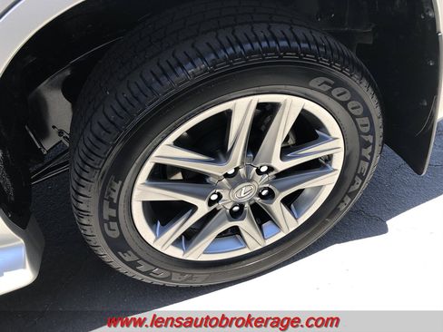 Used 2015 Lexus LX 570 4WD w/ Luxury Package image 28