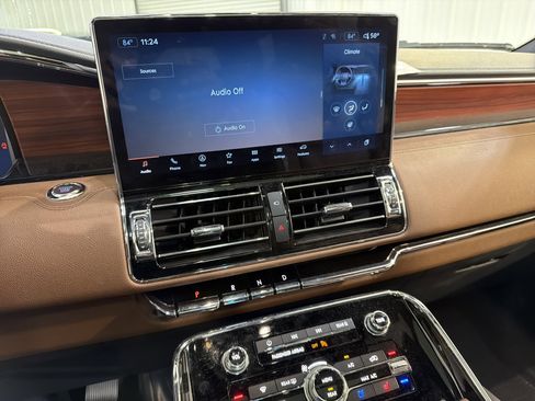 Used 2022 Lincoln Navigator Reserve image 19