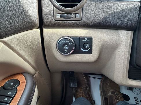 Used 2010 Buick Enclave CXL w/ Trailering Provision Package AWD/4WD image 28