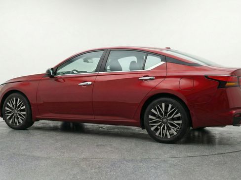 Used 2025 Nissan Altima 2.5 SV image 6