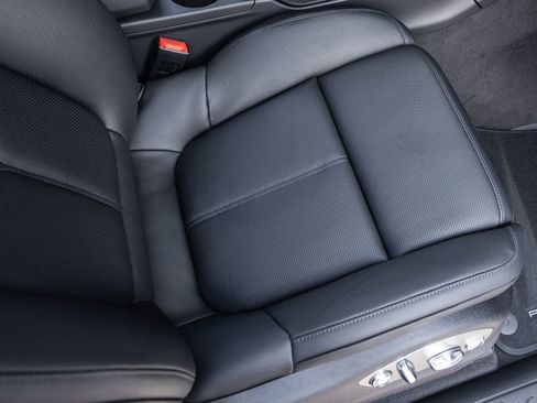 Certified 2026 Porsche Macan AWD/4WD image 42