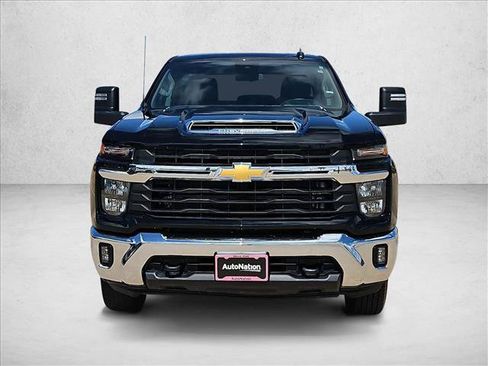 Used 2025 Chevrolet Silverado 2500 LT w/ Convenience Package AWD/4WD image 2