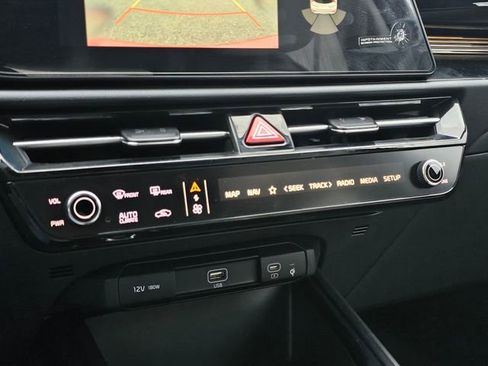 New 2025 Kia Niro EX image 23