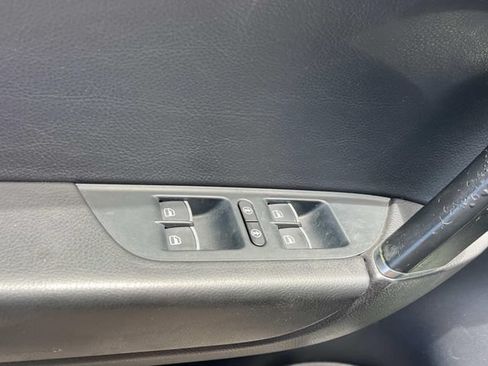 Used 2016 Volkswagen Touareg TDI AWD/4WD image 30