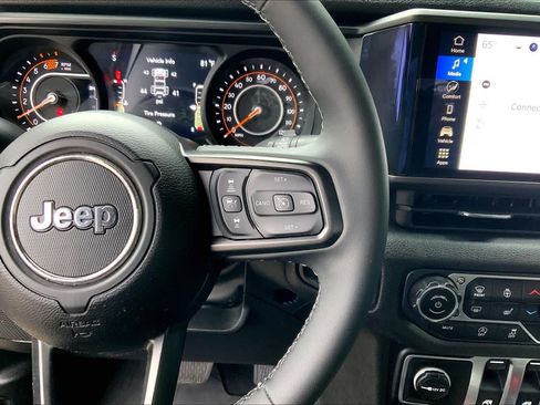 Used 2025 Jeep Wrangler Sport AWD/4WD image 22