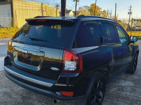 Used 2015 Jeep Compass High Altitude image 3