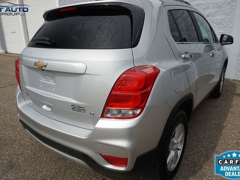 Used 2020 Chevrolet Trax LT w/ LT Convenience Package image 11