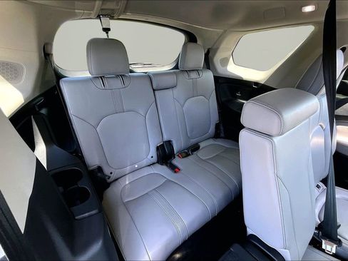 Certified 2024 Honda Pilot Touring image 18
