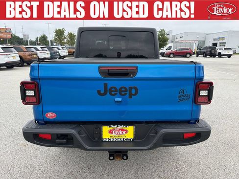 Used 2025 Jeep Gladiator Sport AWD/4WD image 4
