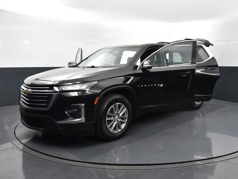 Used 2022 Chevrolet Traverse LT image 36