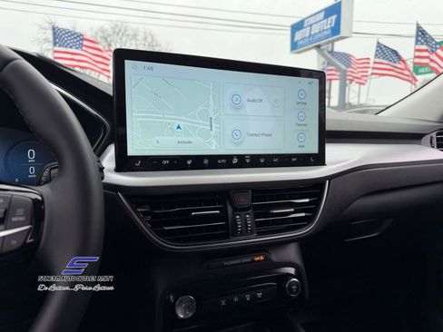 Used 2025 Ford Escape Platinum image 32