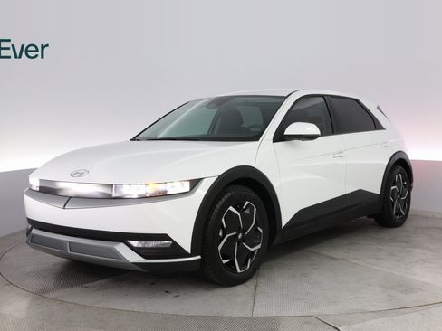 Used 2024 Hyundai Ioniq 5 SEL image 2