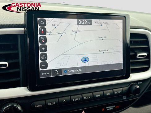 Used 2023 Hyundai Venue Limited FWD image 17