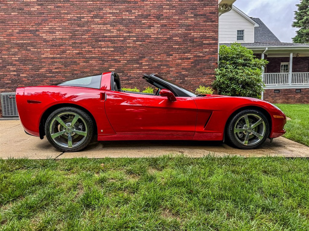 Used 2008 Chevrolet Corvette Coupe w/ Preferred Equipment Group RWD image 38