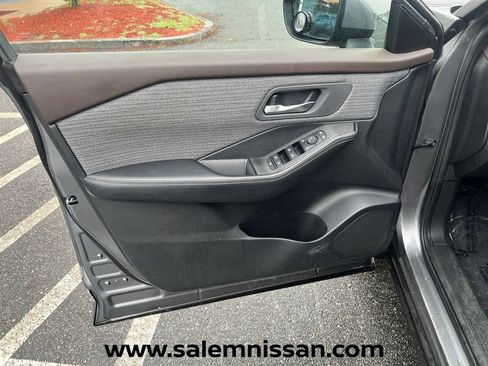 Used 2023 Nissan Rogue SV AWD/4WD image 16