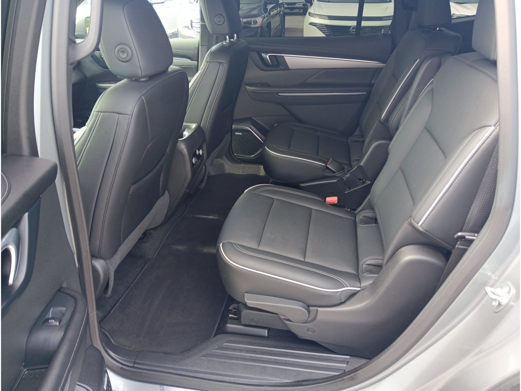 Used 2025 Buick Enclave Preferred AWD/4WD image 16