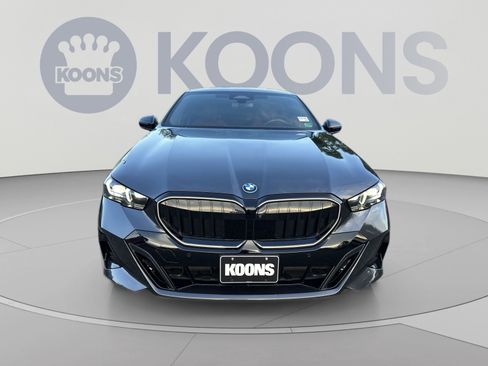 Used 2025 BMW 550e xDrive w/ Executive Package AWD/4WD image 4
