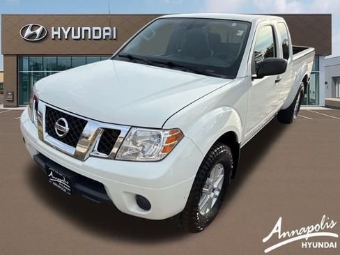 Used 2021 Nissan Frontier SV w/ SV Utility Package image 2