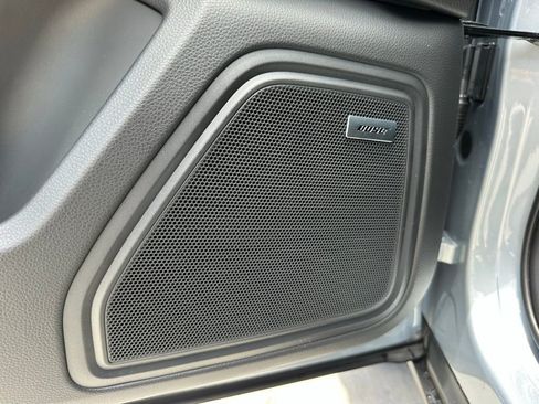 Used 2025 Porsche Macan image 16