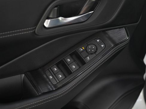 Used 2024 Nissan Rogue SV w/ SV Premium Package image 19