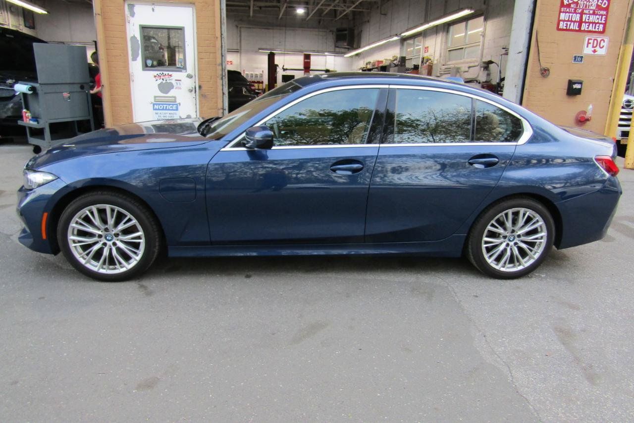 Used 2024 BMW 330e xDrive AWD/4WD image 2