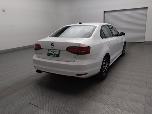 Used 2017 Volkswagen Jetta SE image 9