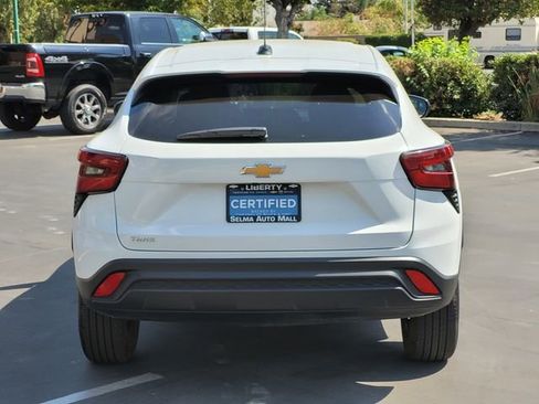 Used 2025 Chevrolet Trax LS image 6