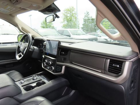 Used 2024 Ford Expedition Max XLT AWD/4WD image 15