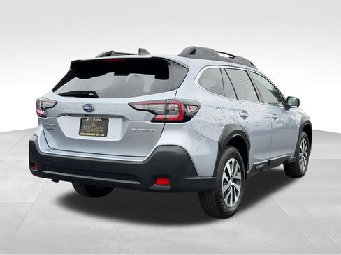 Used 2025 Subaru Outback Premium AWD/4WD image 7