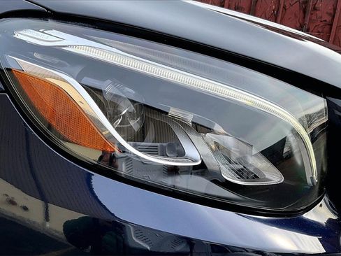 Used 2018 Mercedes-Benz GLC 300 4MATIC image 32