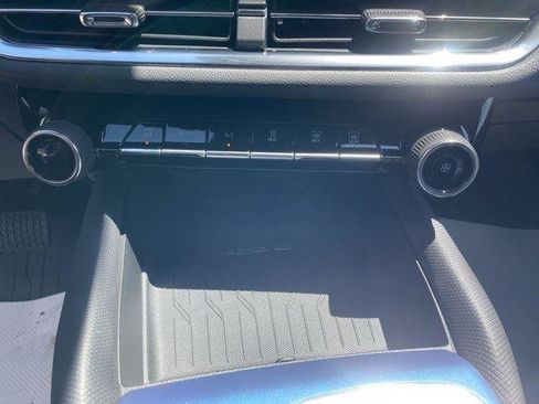 New 2025 Chevrolet Equinox EV LT image 12