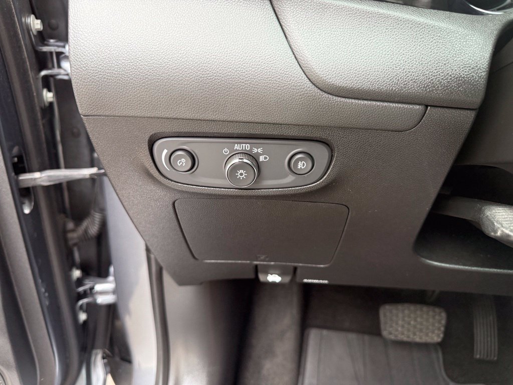 Used 2020 Buick Encore GX Preferred w/ Cold Weather Comfort Package FWD image 21
