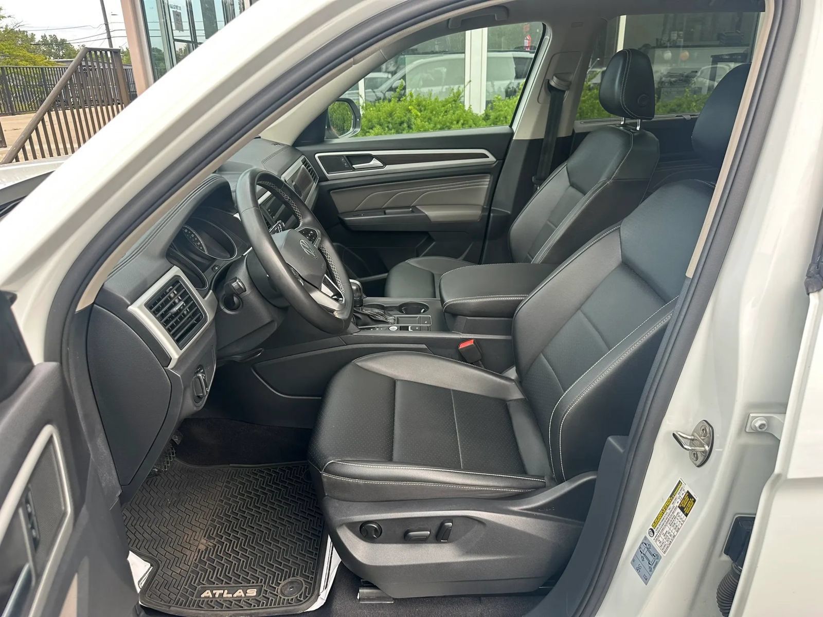 Used 2021 Volkswagen Atlas SE w/ Panoramic Sunroof Package FWD image 9