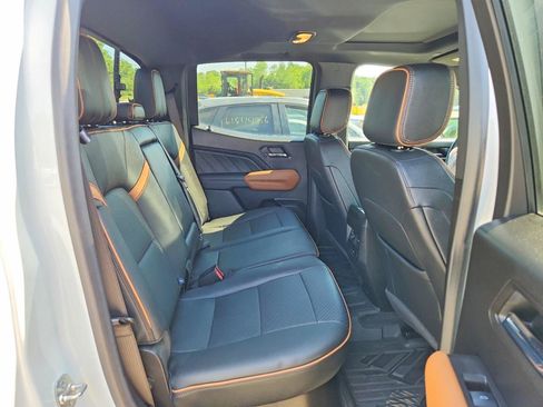 Used 2024 GMC Canyon AT4 w/ AT4 Premium Package AWD/4WD image 7
