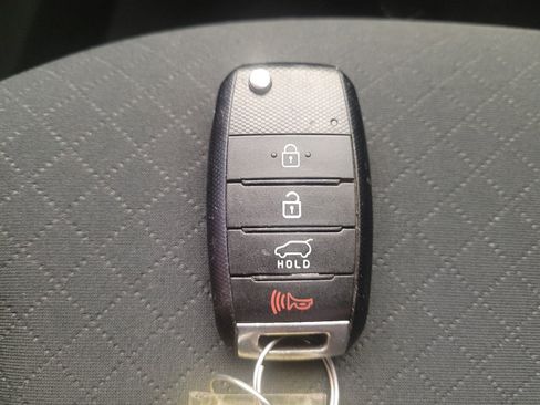 Used 2020 Kia Sorento LX FWD image 32