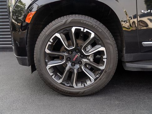 Used 2022 GMC Yukon XL SLT w/ SLT Luxury Package AWD/4WD image 23