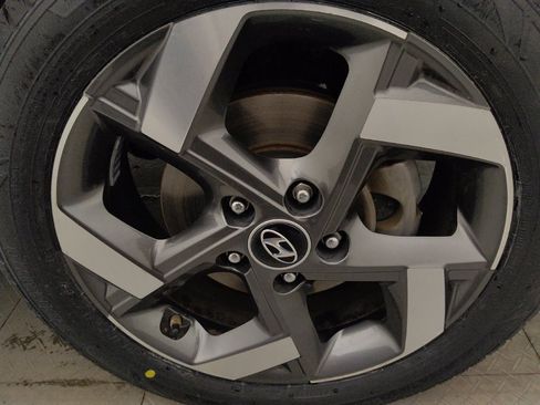 Used 2021 Hyundai Venue SEL FWD image 31