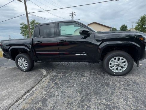New 2025 Toyota Tacoma SR5 image 9
