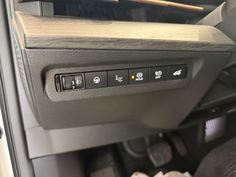 Used 2023 Nissan Ariya AWD image 12