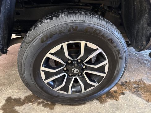 Used 2023 Toyota Tacoma TRD Sport image 11