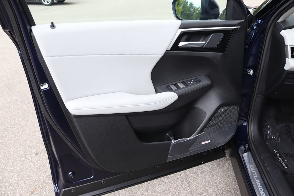 New 2026 Mitsubishi Outlander SE AWD/4WD image 30