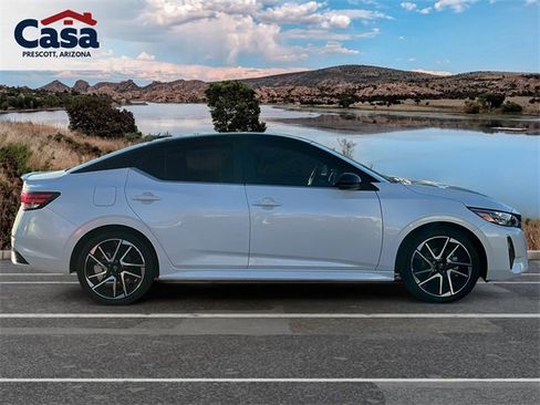 Used 2024 Nissan Sentra SR image 2