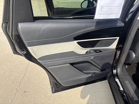 Used 2024 Lincoln Nautilus Premier image 28