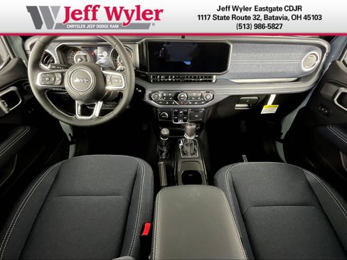 New 2026 Jeep Wrangler Unlimited Sahara w/ Rockslide Package AWD/4WD image 10