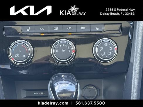 Used 2023 Volkswagen Taos SE w/ Panoramic Sunroof Package FWD image 23